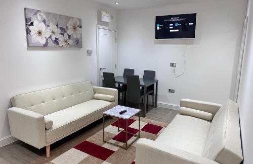 Brierley Hill Apartment | Paradise Two Bebrooms,one King and two double beds