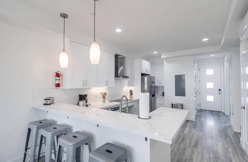 University Heights Apartment | Park Blvd Paradise 303 king bed With a private Spa