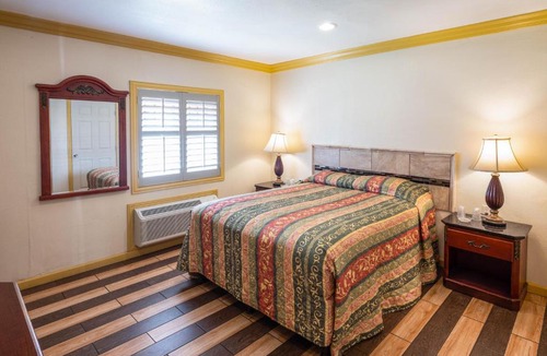South Wrigley Hotel | Parkside Inn