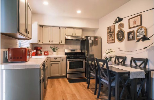 Pasadena Apartment | Pasadena 3-BR AC House: Close to Old Town, Rose Bowl & Caltech with king bed!