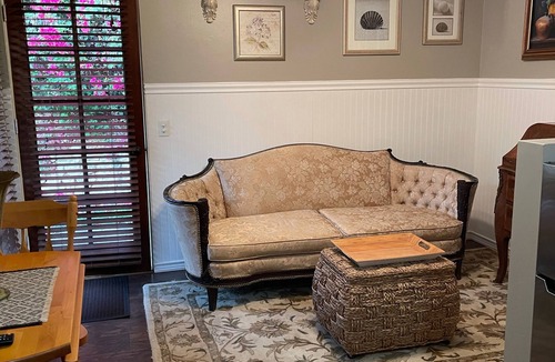North Arroyo House | Pasadena Guest House near Rose Bowl