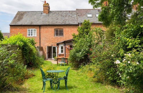 Tiddington House | Pass the keys | Historic 2 Bed in Tiddington