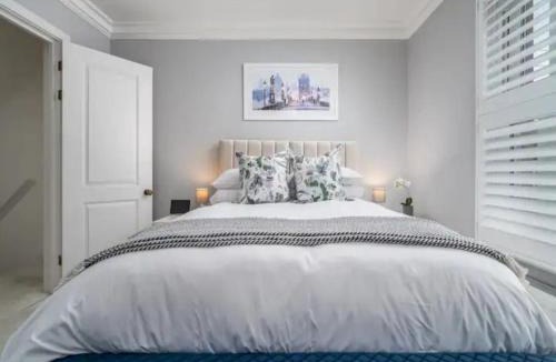 St Albans House | Pass the Keys Luxury 2 Bedroom Townhouse in Central St Albans