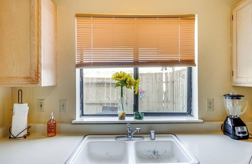 California City House | Patio & Mtn Views: Family Gem in California City