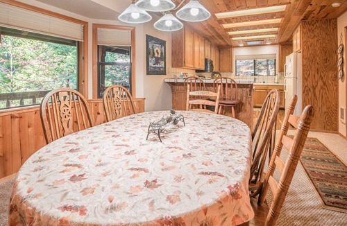 Arnold Cabin | Paulson Chalet - Blue Lake Springs access