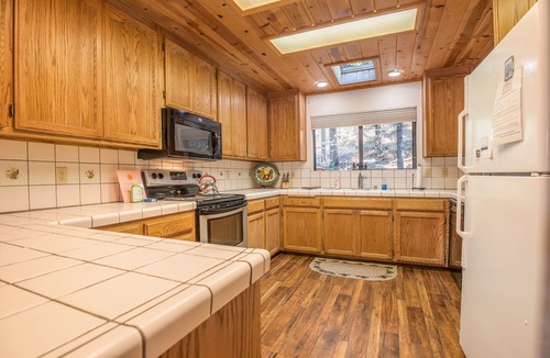 Arnold Cabin | Paulson Chalet - Blue Lake Springs access