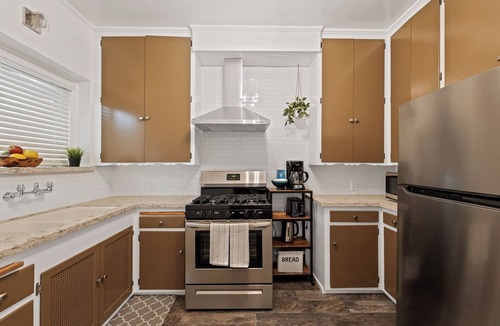 Glenwood Apartment | Peaceful 1st Floor Apt. with Soaking Bathtubnn