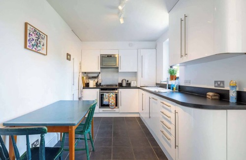 South Hampstead Apartment | Peaceful 2BDR Escape Near Primrose Hill