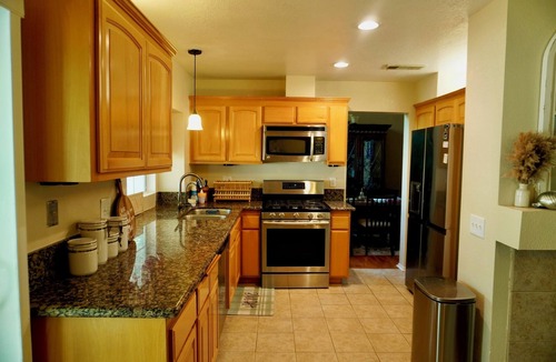 Highland House | Peaceful 3-Bedroom/3 Bathroom house East Highland w/AC & WiFi, Pet-Friendly!
