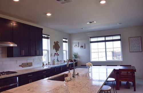 Tracy House | Peaceful 5BR/3.5BA Villa W/ClubHouse-Pool Spa Deck Garden