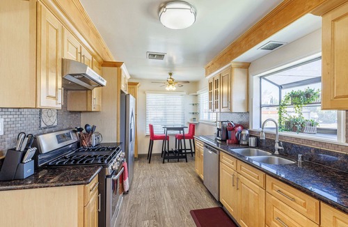 Winnetka House | *Peaceful & Beautiful! Pool, Firepit, BBQ, Central