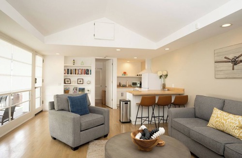 Sunset Park House | Peaceful bungalow in Santa Monica to Work and Recharge