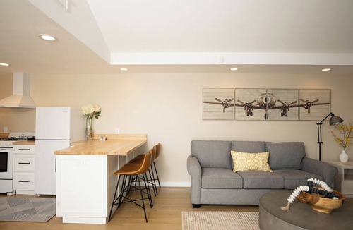 Sunset Park House | Peaceful bungalow in Santa Monica to Work and Recharge