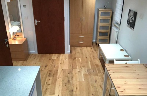 Shacklewell Apartment | Peaceful Double Studio Flat / All Furnished / At the Heart of Dalston