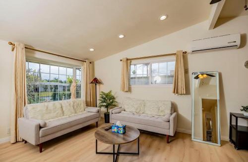 Glendora House | Peaceful Family Home with 3 Bedrooms and 2 Bathrooms