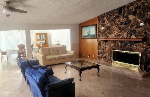 Duarte House | Peaceful Little Gem: 4-bedrooms in Duarte Near City of Hope
