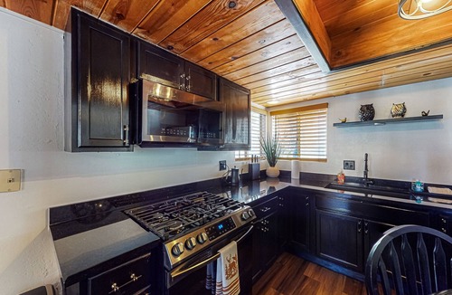 Arrowbear Lake Cabin | Peaceful mountain retreat with fireplace, balcony, & views - near skiing & lakes