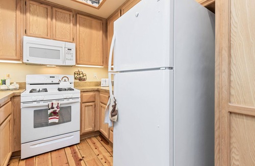 Big Bear Lake House | Peaceful Pines-3 Bedroom Condo W/ Pool & Spa
