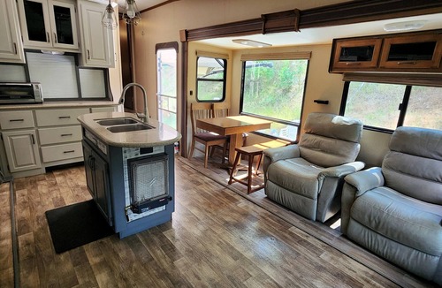 Cedar Ridge House | Peaceful Pond Retreat - Waterfront Camper Glamping