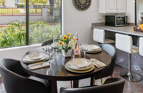 South Redlands House | Peaceful Private Retreat in the Heart of the Town