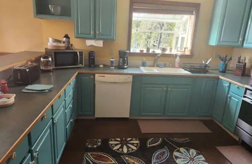 Gualala House | Peaceful Redwood Hollow is large, clean and pet friendly and with room to roam!n