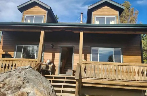 Gualala House | Peaceful Redwood Hollow is large, clean and pet friendly and with room to roam!n