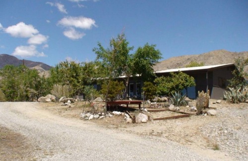 Morongo Valley House | Peaceful Retreat Chateau Merlot – Large Home on 25 acre Estate
