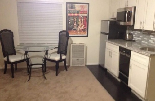 Woodlake Apartment | Peaceful Woodlake near Downtown Sacramento