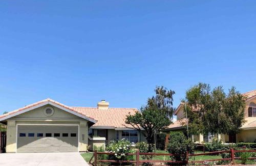 Hemet House | Peach Blossom Country House