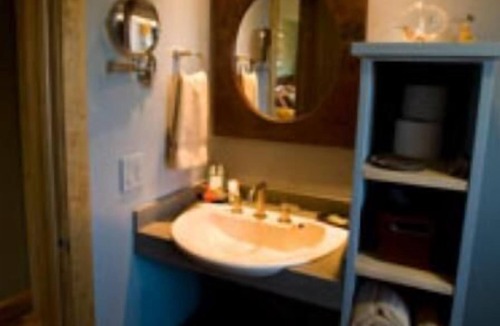 Sebastopol Bed & Breakfast | Pearlessence Vineyard Inn/Ginkgo Room/