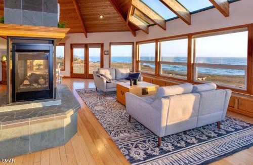 Fort Bragg House | Pelican House
