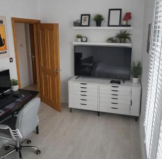 Uplands Apartment | Penthouse 3 Bedroom, Uplands, Parking, Near Beach