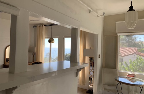 Fort MacArthur Apartment | Penths.OceanViews.Parking. Laundry.Beachside