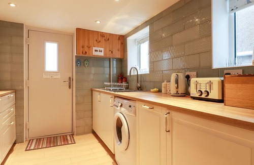 Bude Cottage | PEPPERPOT COTTAGE, family friendly, country holiday cottage in Bude