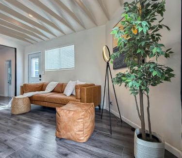 Ladera Heights House | Perfect 1-BR Spot Near LAX, SoFi and Forum - MK2-LAD