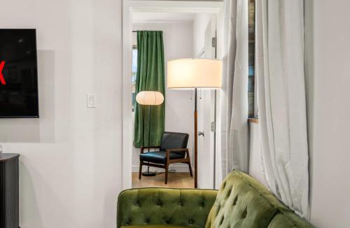 San Fernando House | Perfect 2BR Near Universal Studios By Poshguest