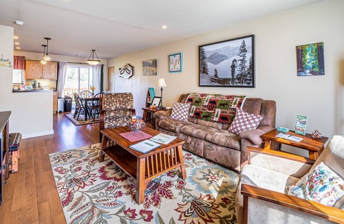 Orick Cabin | Perfect cabin near the beach & state parks with deck, gas grill, & two spaces