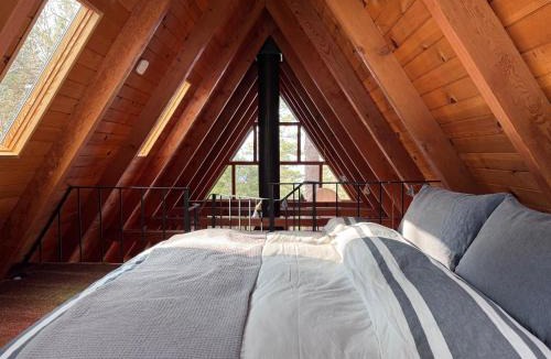 Running Springs House | Perfect Fall Romantic Getaway! 60's Time Capsule