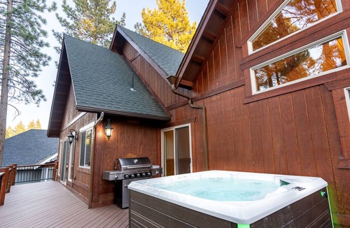 Evergreen Estates House | Perfect Family Getaway Destination Year Round. Sleeps 16!