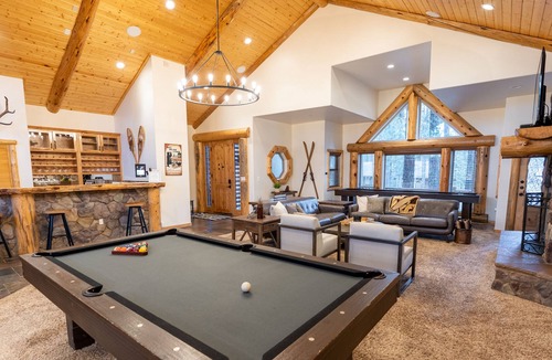 Evergreen Estates House | Perfect Family Getaway Destination Year Round. Sleeps 16!
