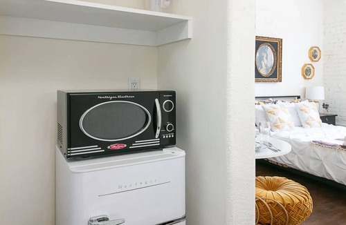 Westlake Apartment | Perfect Getaway for Two Near DTLA!
