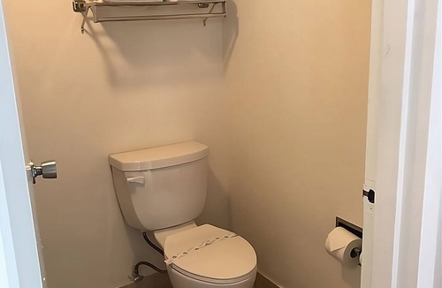 Torrance Hotel | Perfect Getaway! Four Pleasant Units, Pool, Hot Tub, Restaurant