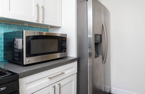 Oakland House | perfect getaway. sf view. free parking on site