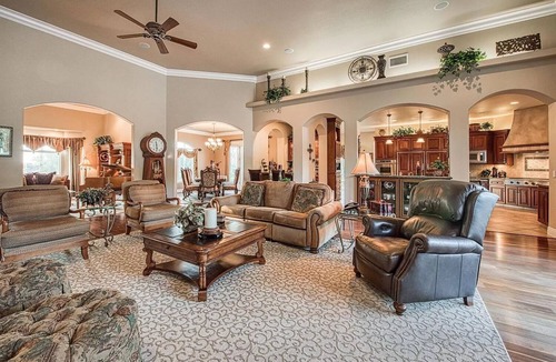 Kingsburg Villa | Perfect Summer Vacation Family Villa in California. Located close to highway 99