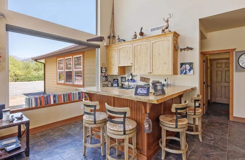 Springville Other | Perfect Wedding Party House, Just a Block from the Springville RANCH!