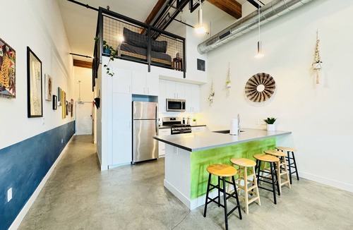 Santa Ana Apartment | ⁂Pet Friendly⁂10min-Airport⁂AC⁂Gym⁂2Bed