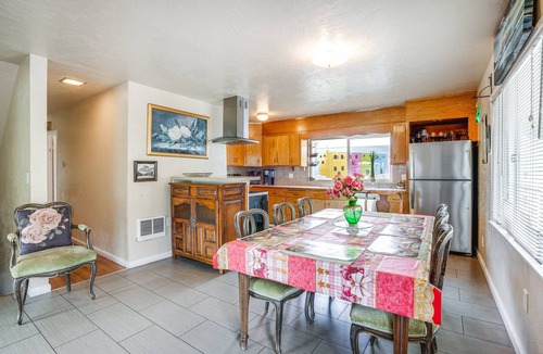 Grand Lake Apartment | Pet-Friendly Apartment: 1 Mi to Lake Merritt!