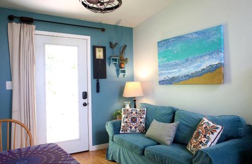 Rainbow CDP House | Pet Friendly Charming Cottage with Incredible Views and Hot-tub in Rainbow, California