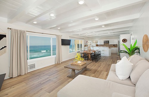 South Oceanside House | Pet Friendly Oceanfront Unit in Oceanside P1315-1