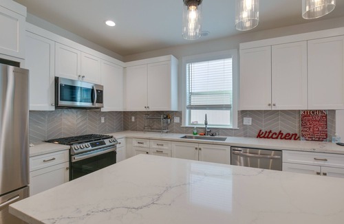 Paramount House | Pet-Friendly Paramount Home, 16 Mi to Los Angeles!